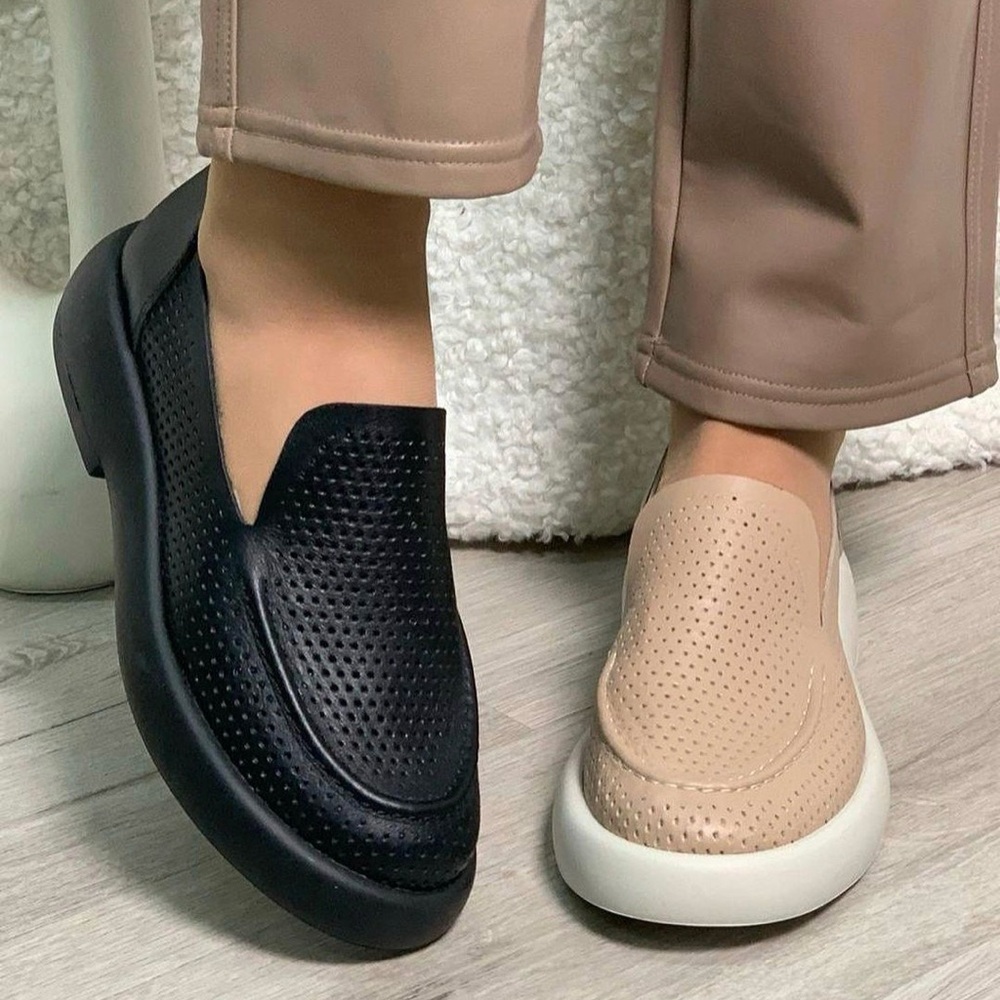 Light leather sneakers